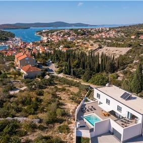 4 Bedroom Villa with Pool near Milna, Brac Island Sleeps 8 